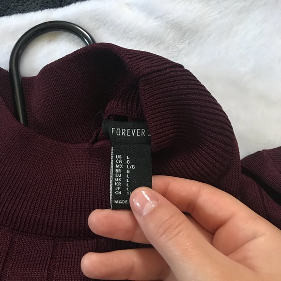 Burgundy crop top - Picture 3 of 3